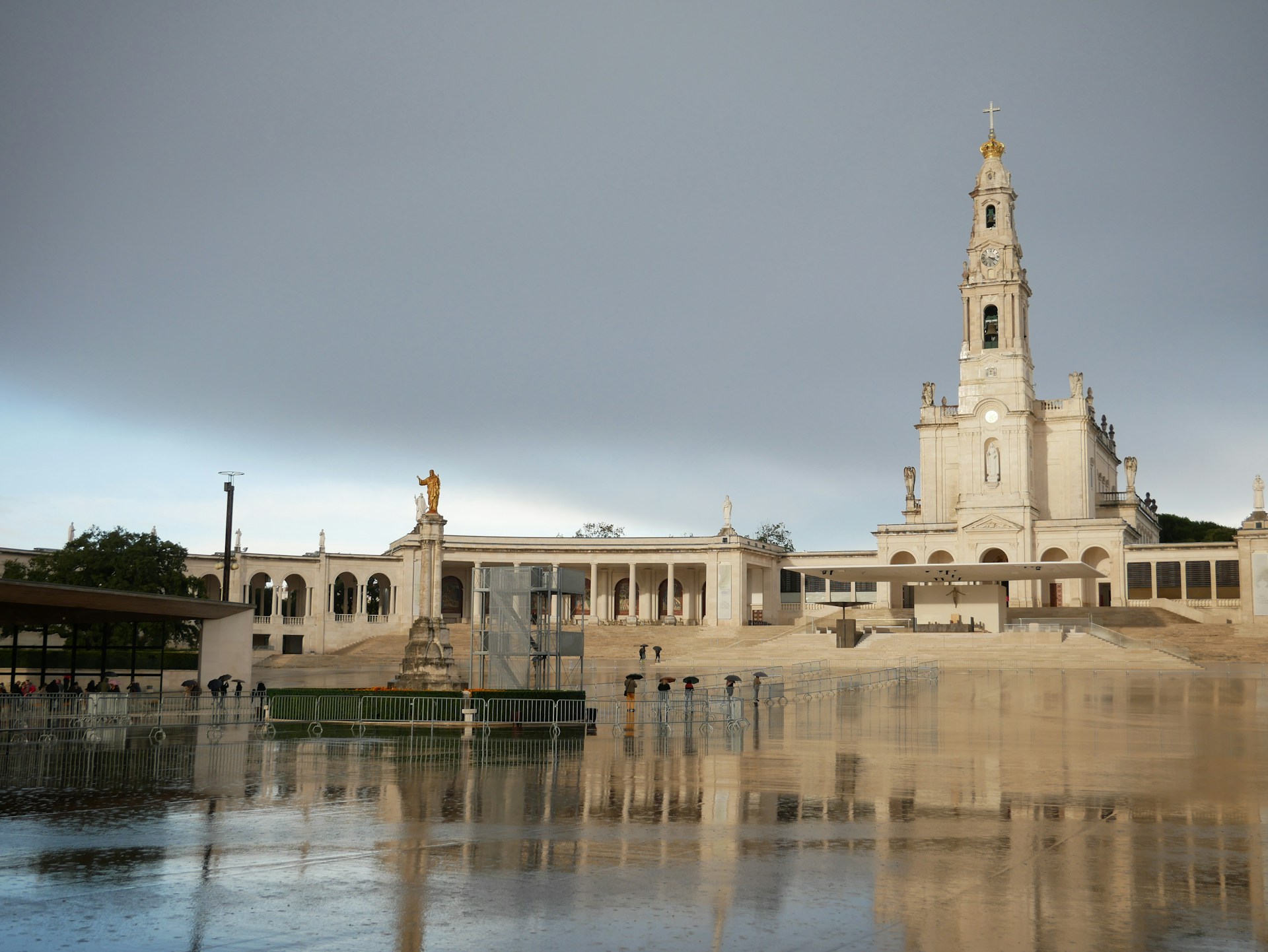 Estatua de la Virgen de Fátima en el Santuario - Peregrinación 2026