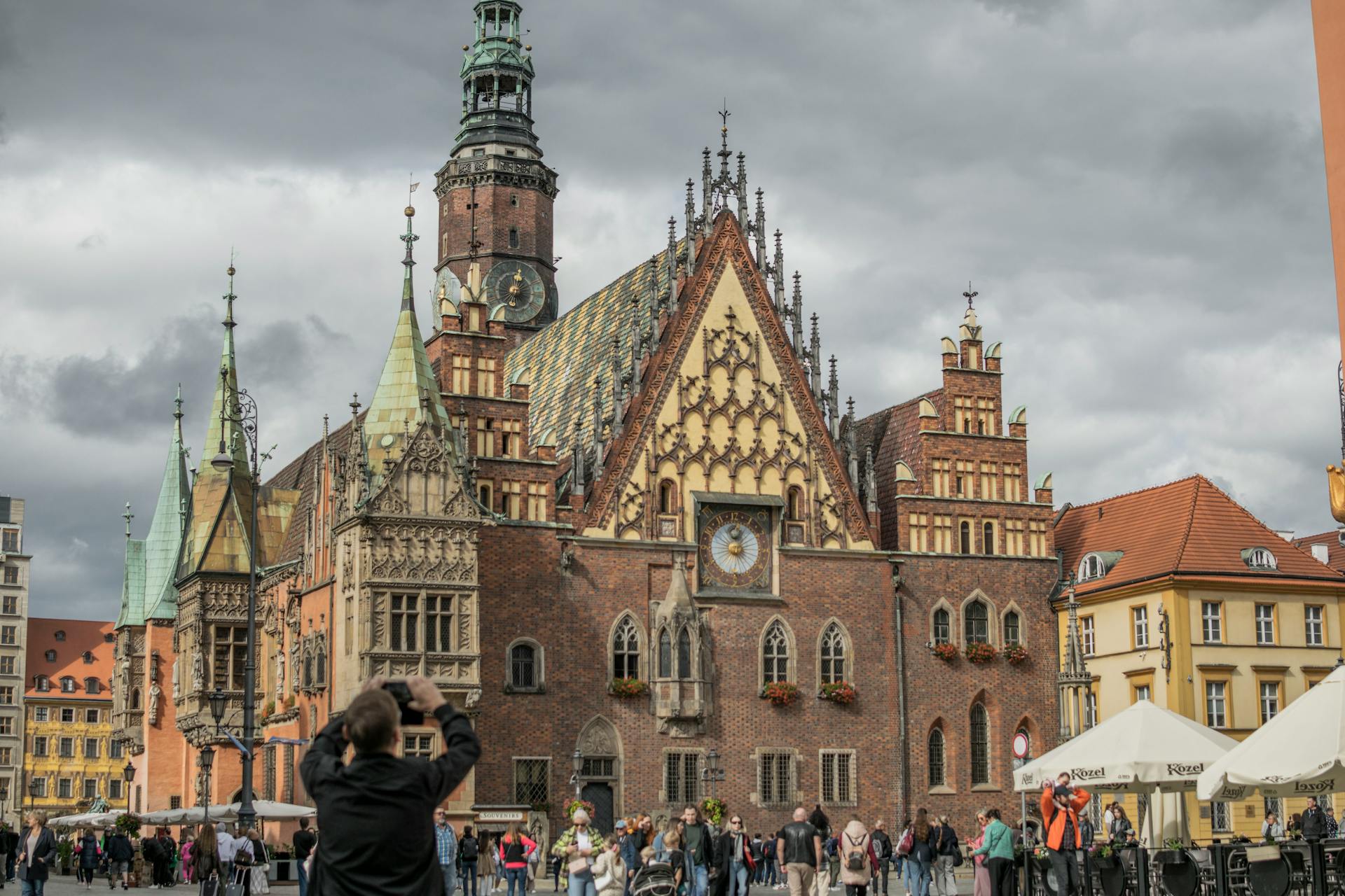 Plaza del Mercado y Ayuntamiento gótico de Wroclaw (Breslavia), Polonia