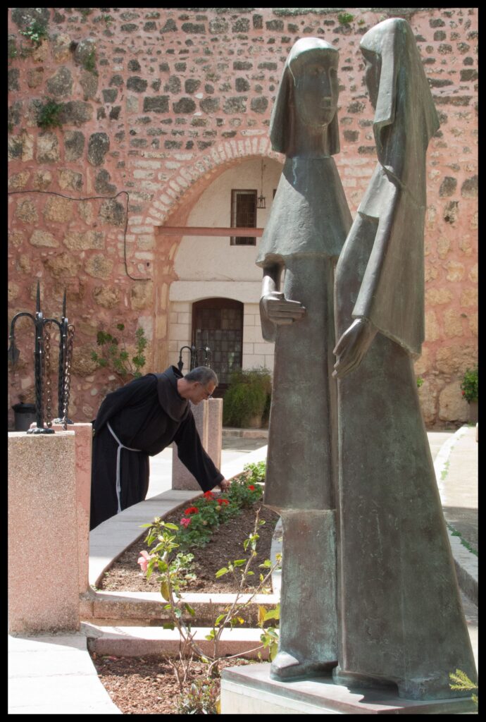 Escultura de María e Isabel en la Iglesia de la Visitación de Ein Karem